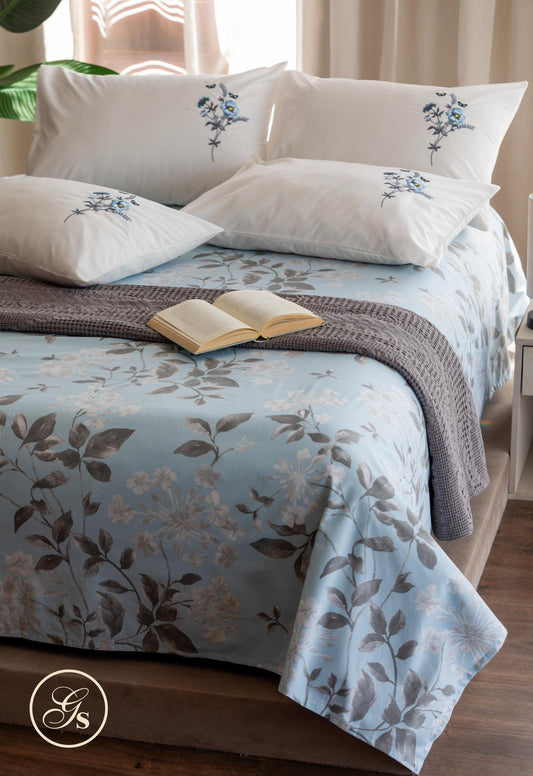 A luxurious bedding set that combines the precision of embroidery and the elegance of printing.